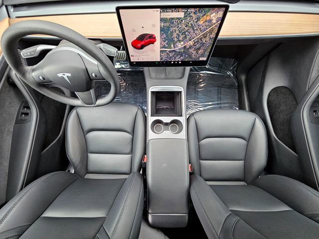 Used 2024 Tesla Model Y Performance image 27