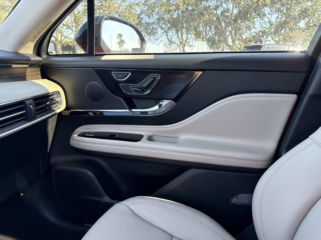 New 2026 Lincoln Corsair Reserve w/ Jet Appearance Package image 22