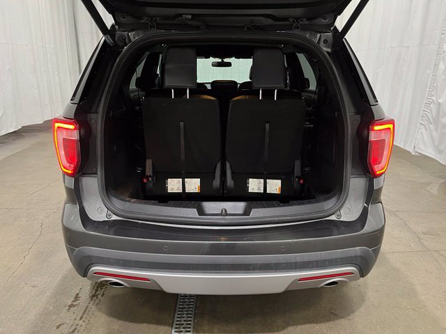 Used 2017 Ford Explorer XLT w/ Equipment Group 202A FWD image 14