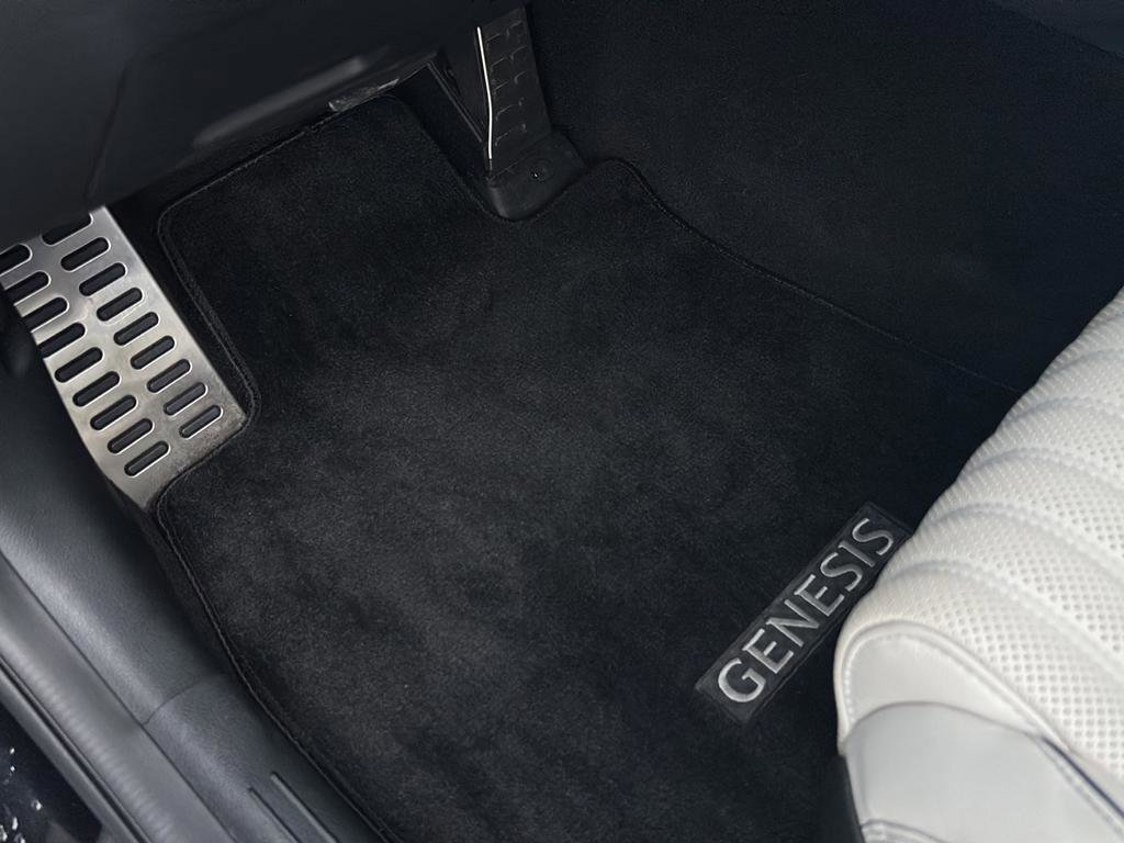 Certified 2025 Genesis G70 2.5T w/ Sport Prestige Package image 50