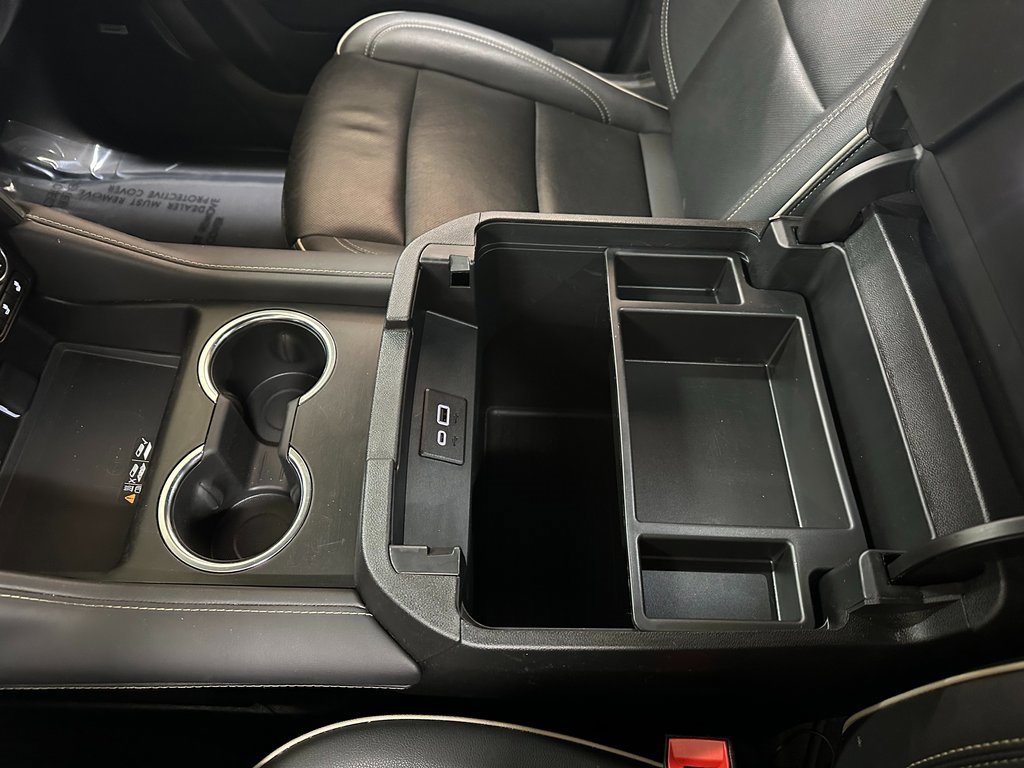 Used 2024 Chevrolet Suburban Premier image 32