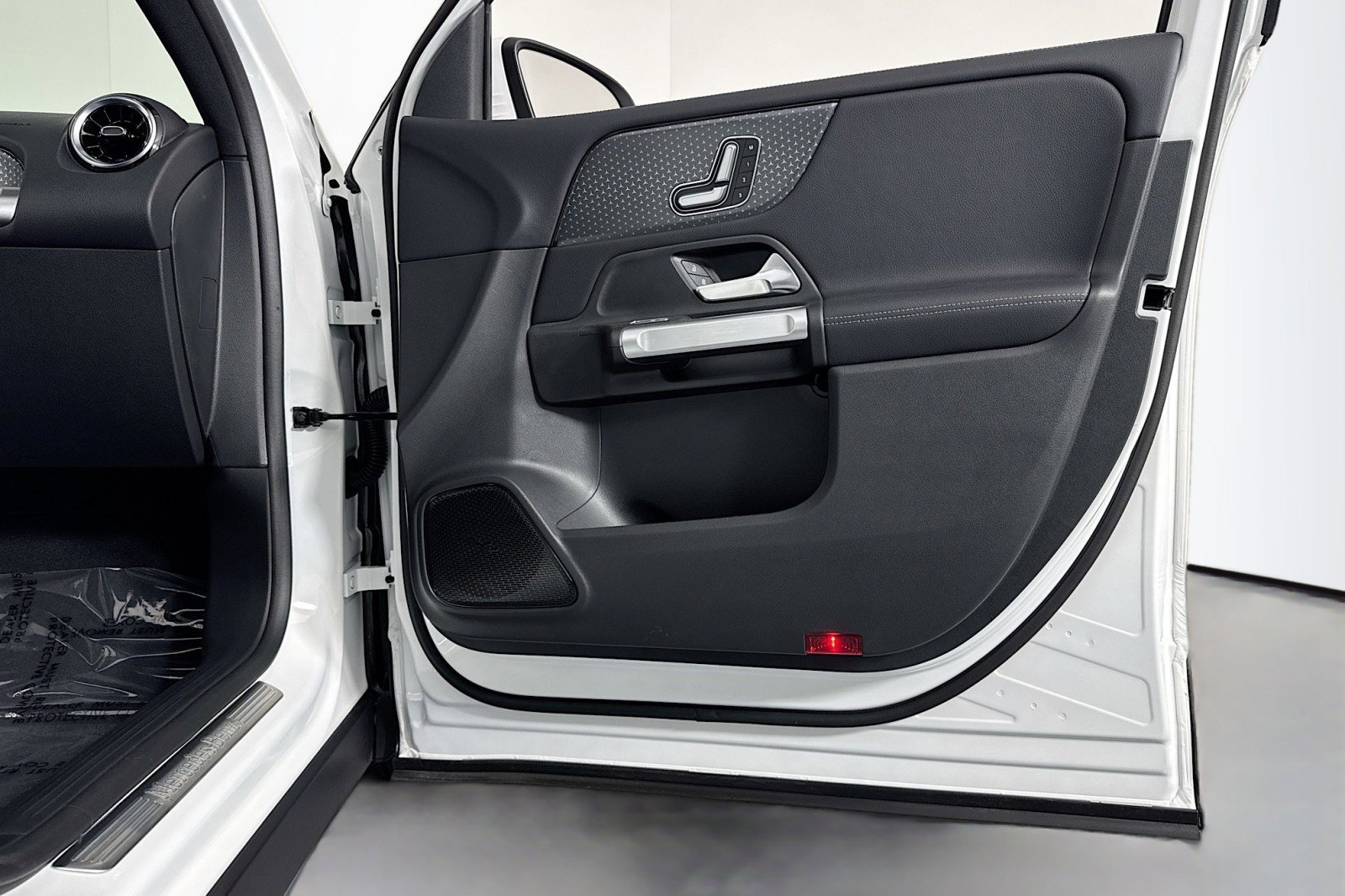 New 2026 Mercedes-Benz GLB 250 image 23