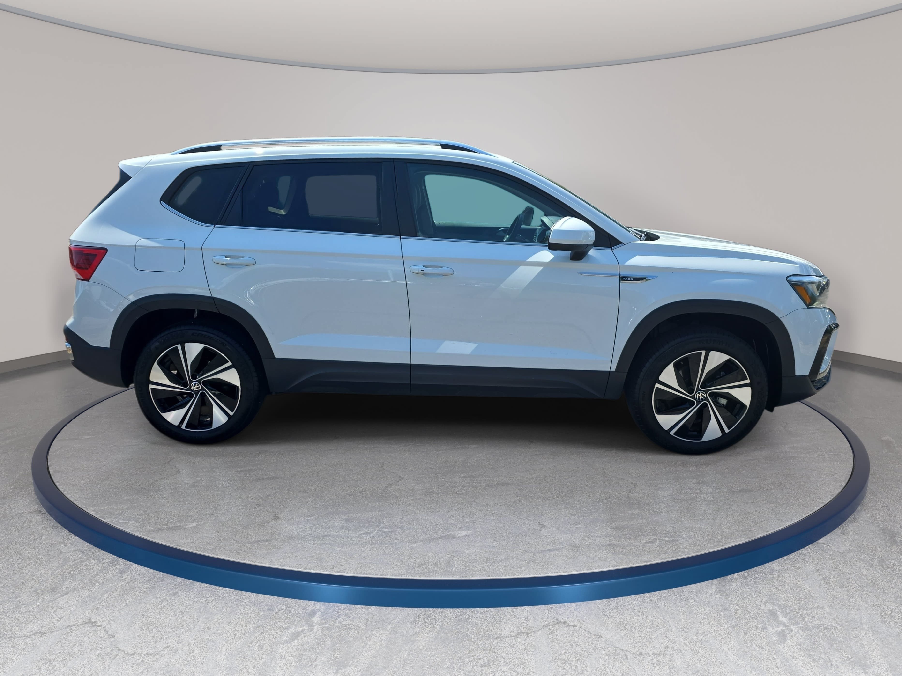 Used 2024 Volkswagen Taos SE AWD/4WD image 4