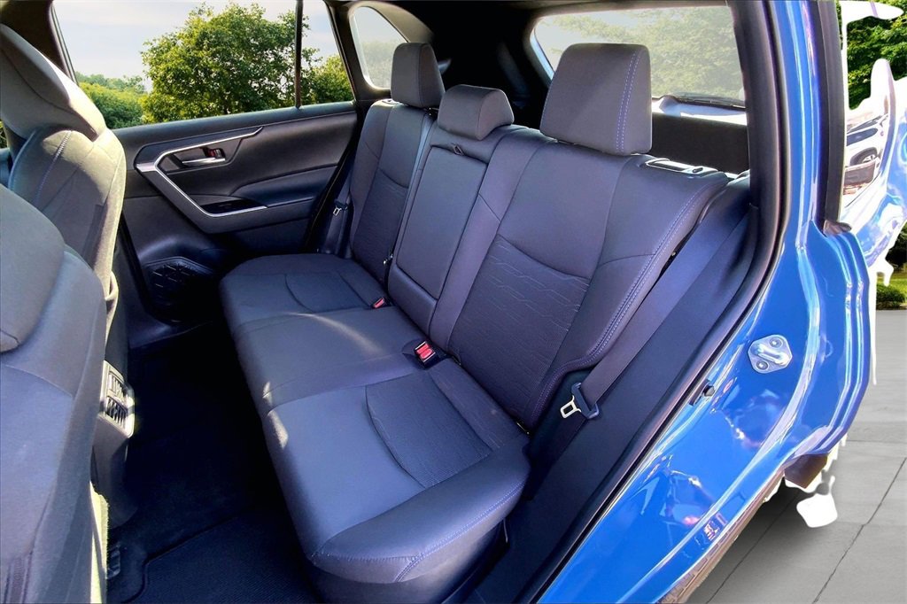 Used 2022 Toyota RAV4 SE image 22