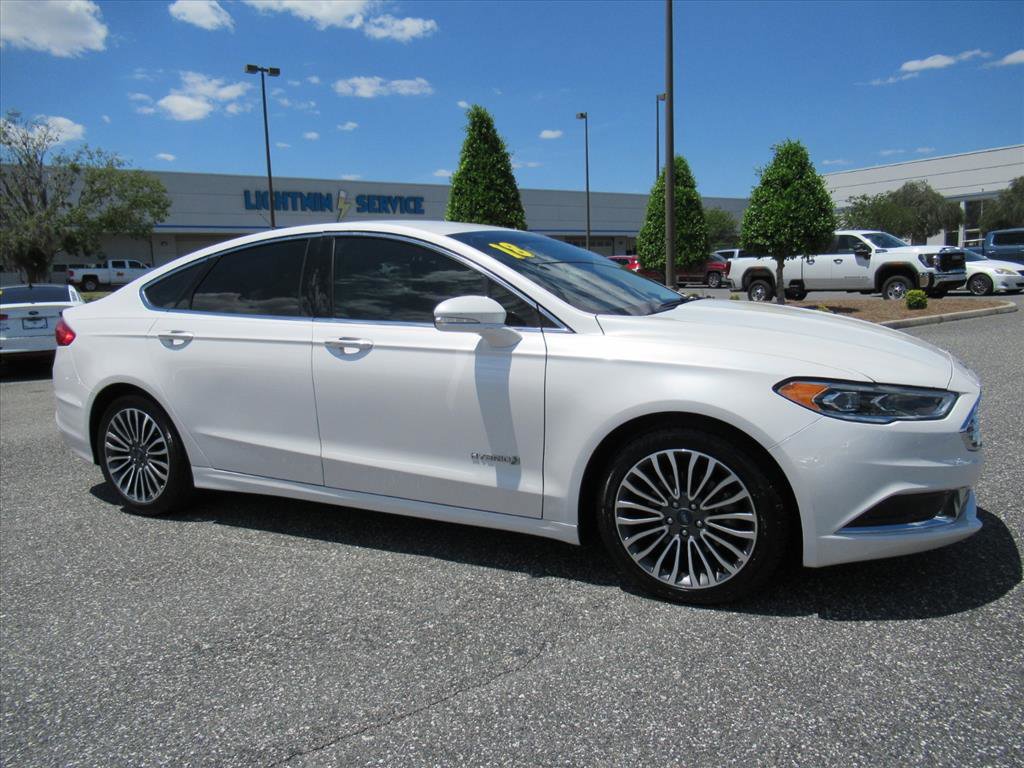 Used 2018 Ford Fusion SE w/ Equipment Group 602A FWD image 2