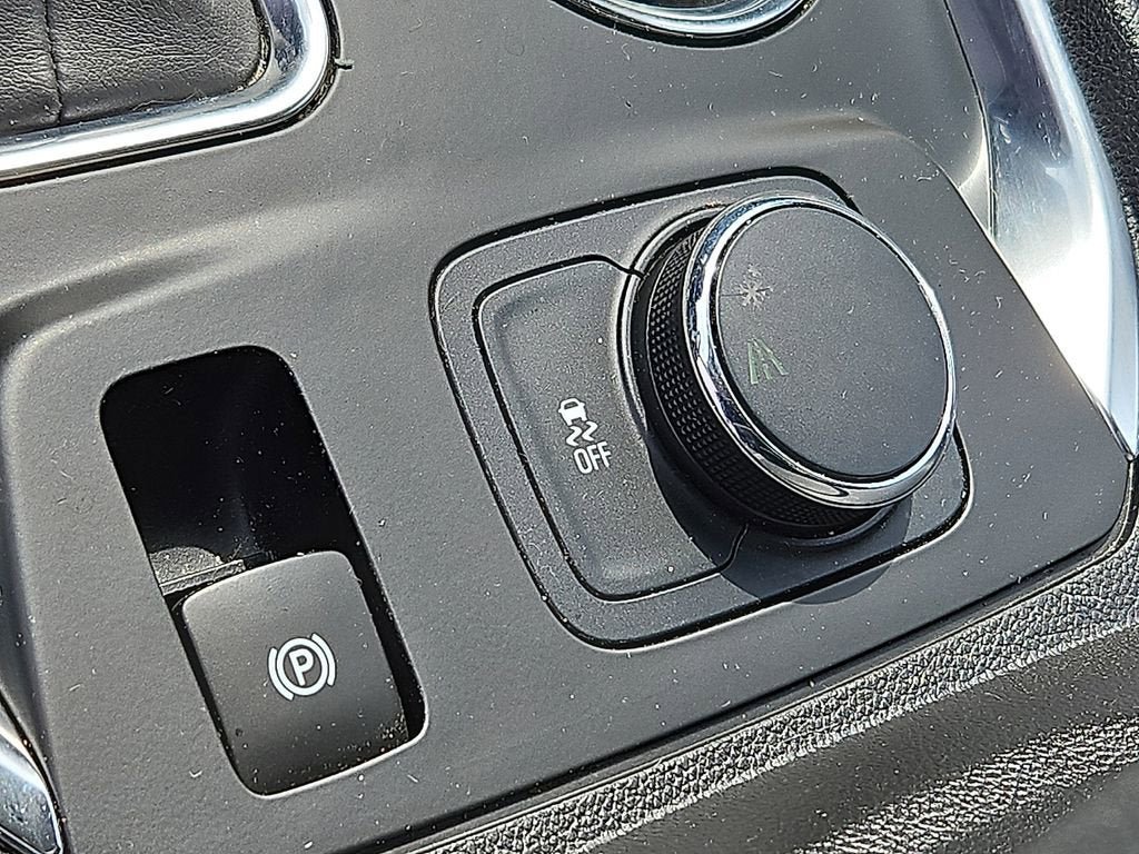 Certified 2021 Chevrolet Traverse LT FWD image 25