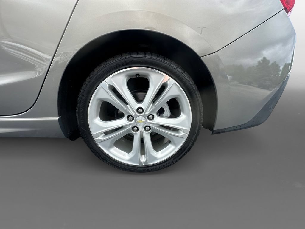 Used 2017 Chevrolet Cruze Premier FWD image 8