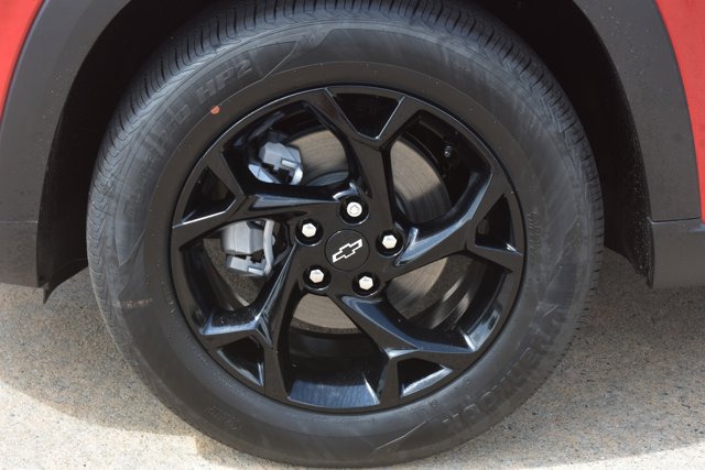 New 2026 Chevrolet Trax LT w/ Sunroof Package FWD image 11