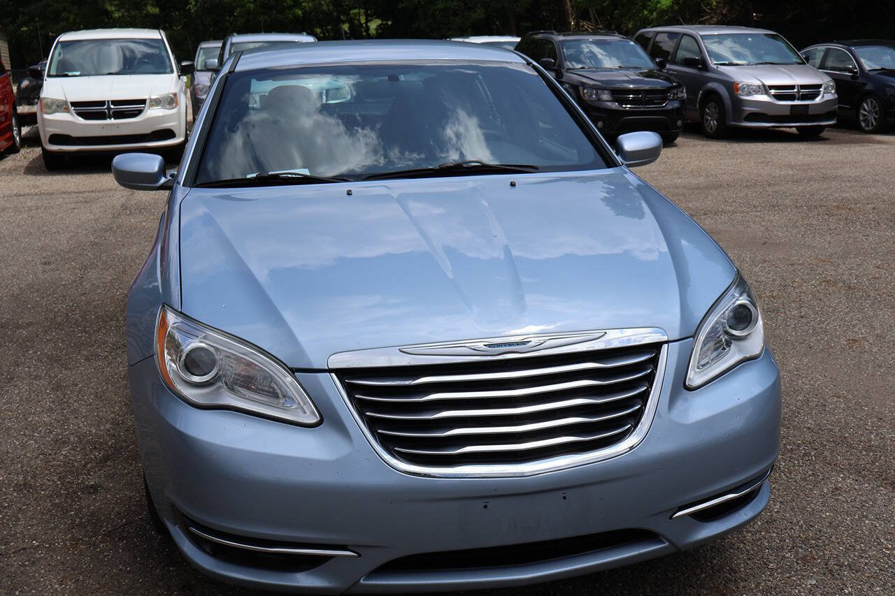 Used 2013 Chrysler 200 Touring FWD image 2