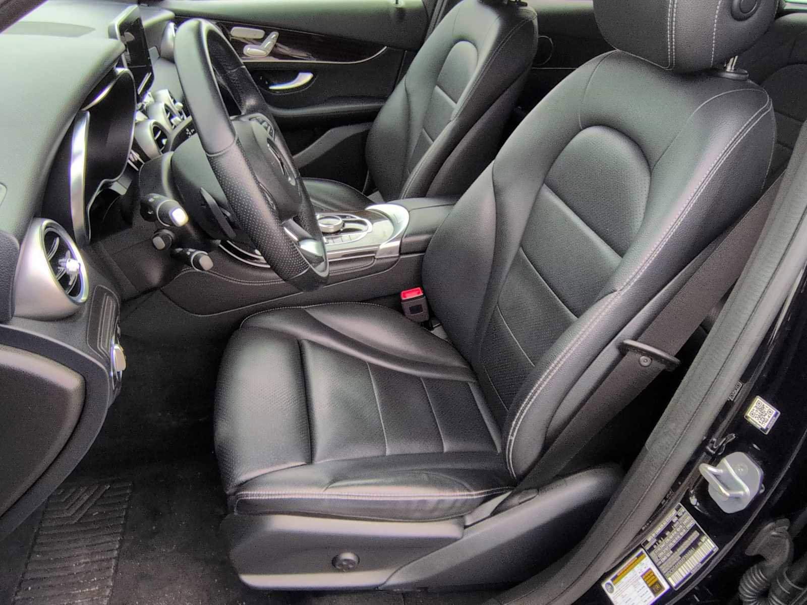 Used 2019 Mercedes-Benz GLC 300 4MATIC image 17