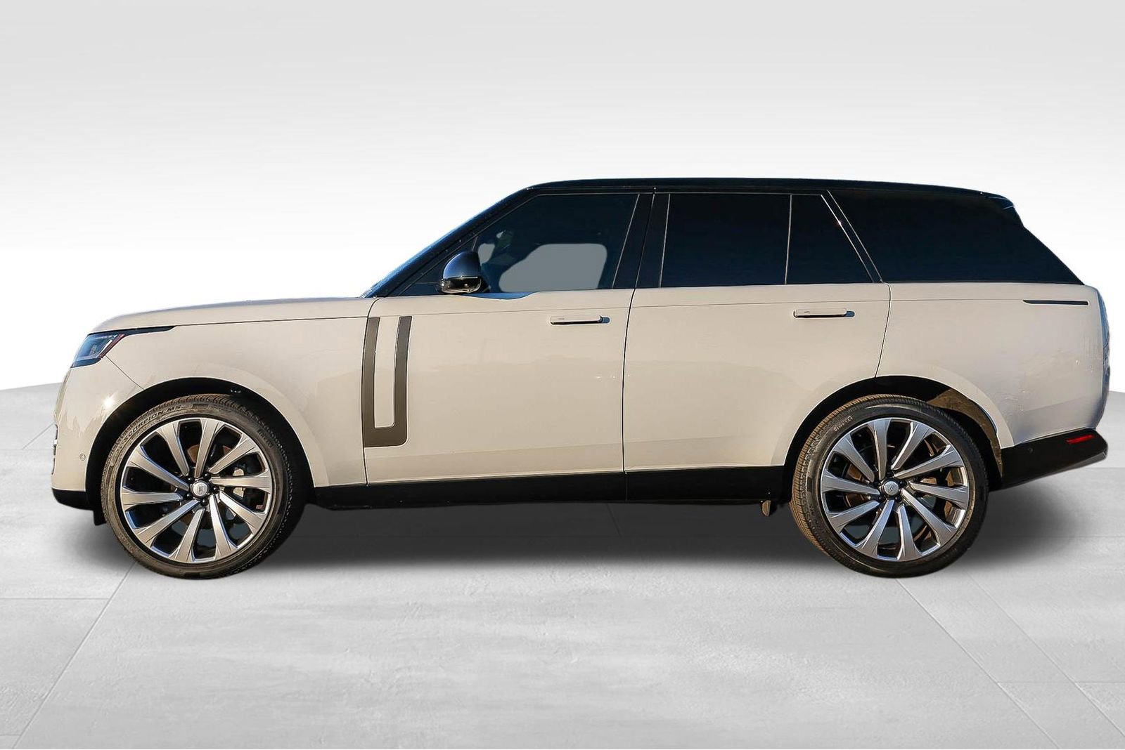 Certified 2025 Land Rover Range Rover SE image 8
