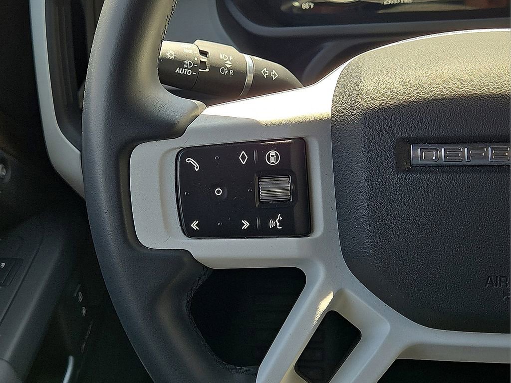Used 2025 Land Rover Defender 110 S image 17