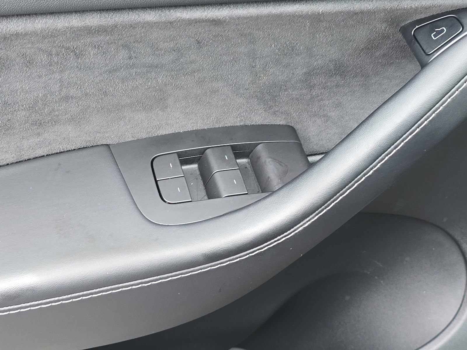 Used 2021 Tesla Model Y Long Range image 31