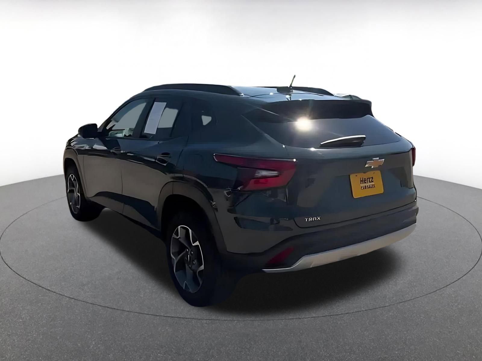 Used 2025 Chevrolet Trax LT FWD image 11