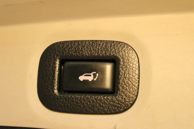 Used 2018 Nissan Rogue SV image 16