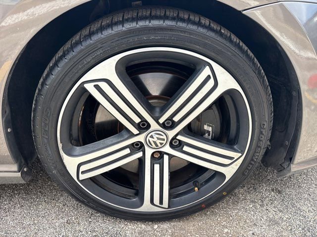 Used 2016 Volkswagen Golf R 4-Door AWD/4WD image 7