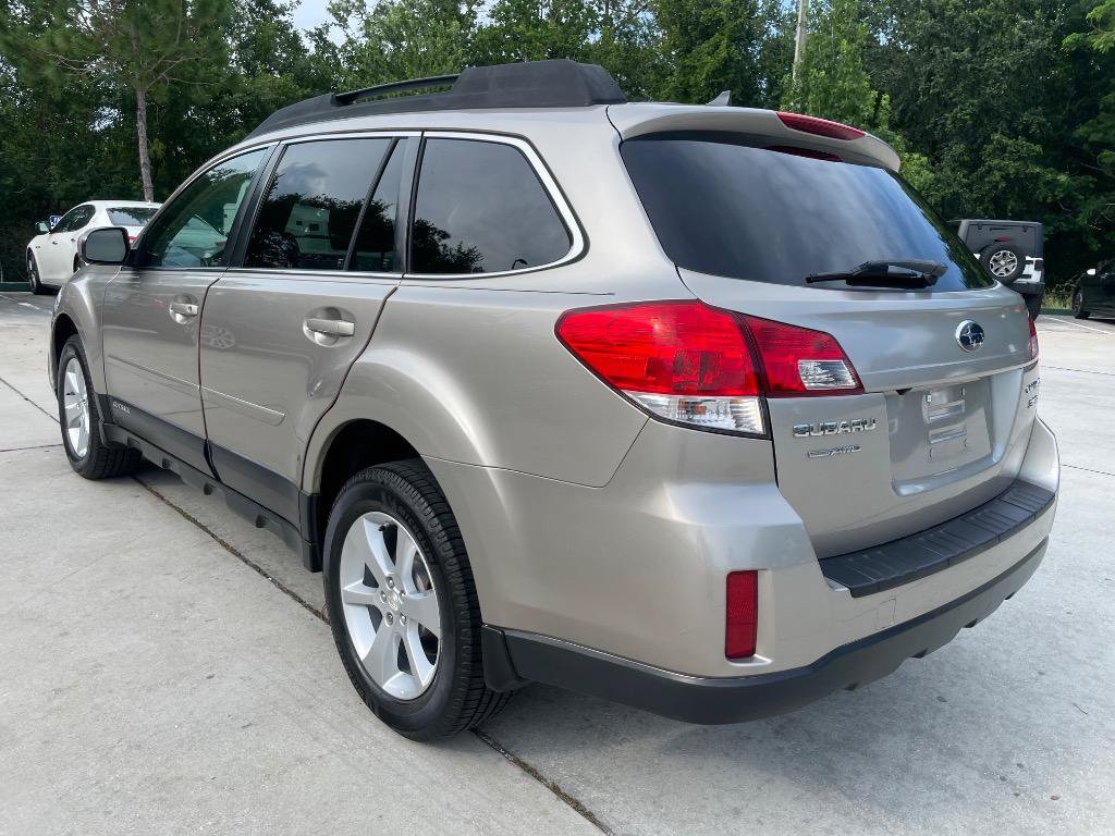 Used 2014 Subaru Outback 3.6R Limited w/ Moonroof Package AWD/4WD image 4