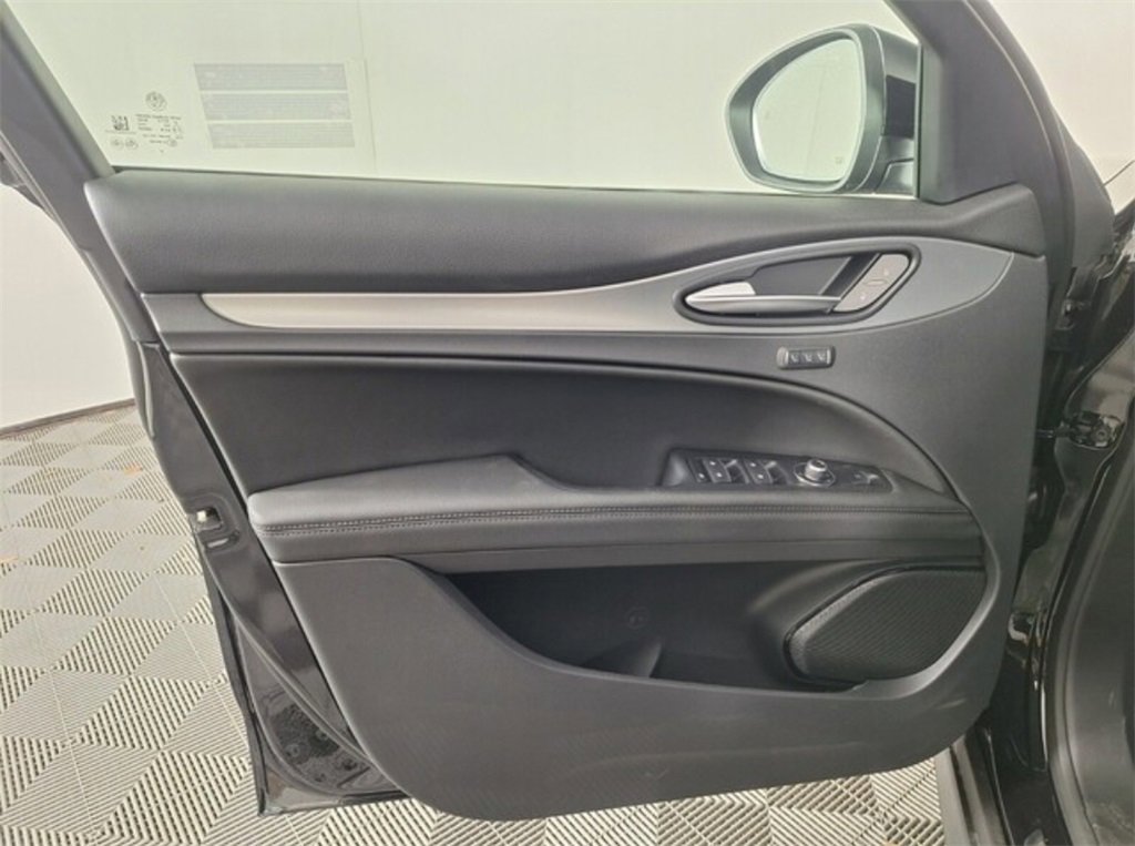 New 2025 Alfa Romeo Stelvio Sprint w/ Convenience Package image 17