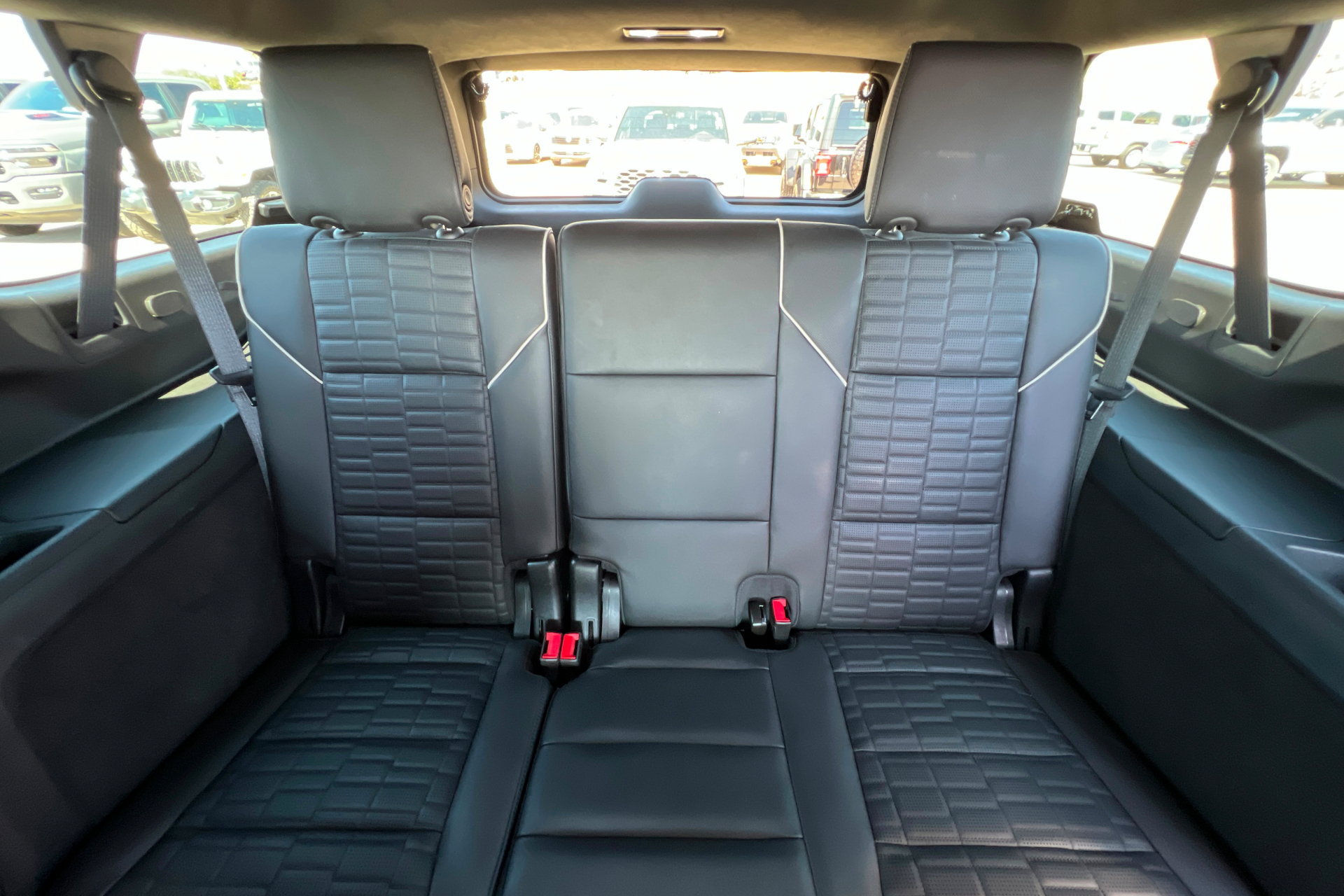 Used 2024 Cadillac Escalade ESV Premium Luxury Platinum AWD/4WD image 23