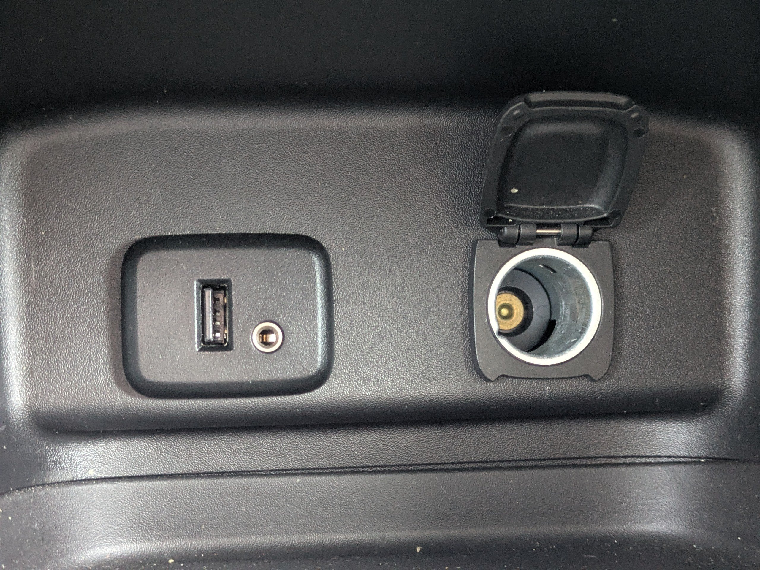Used 2018 Chevrolet Equinox LT FWD image 29