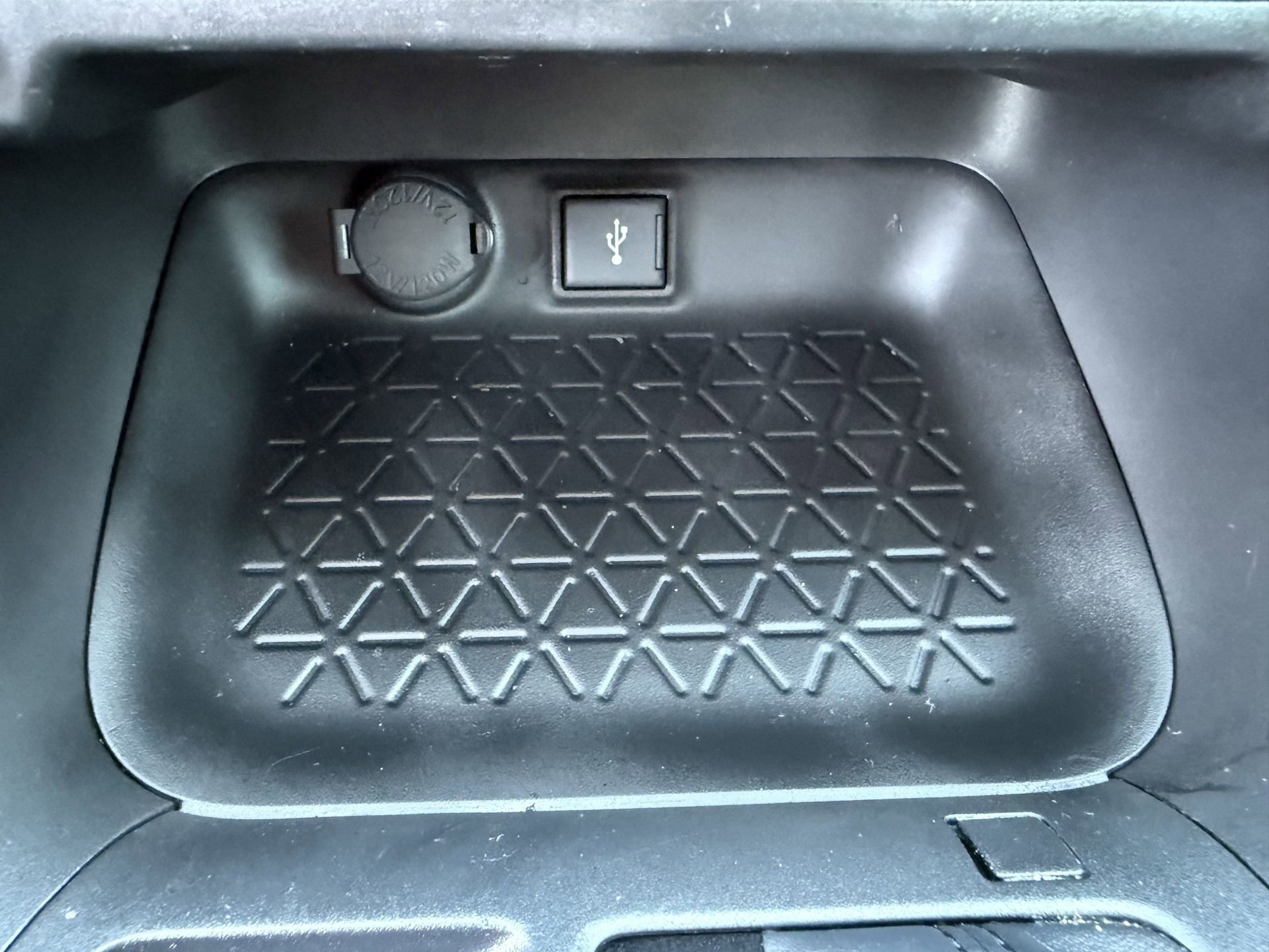 Used 2022 Toyota RAV4 XLE image 9