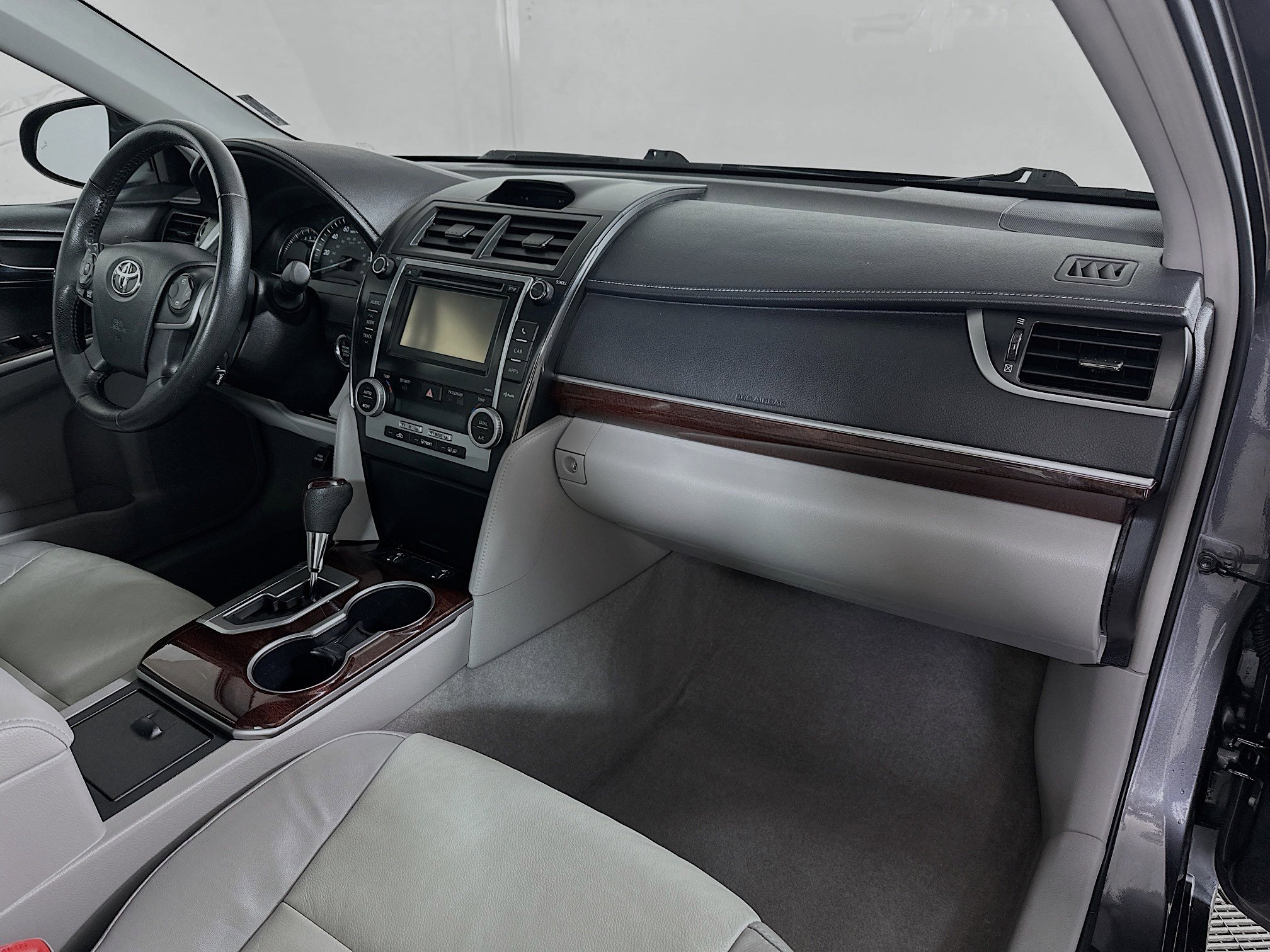 Used 2013 Toyota Camry XLE image 29