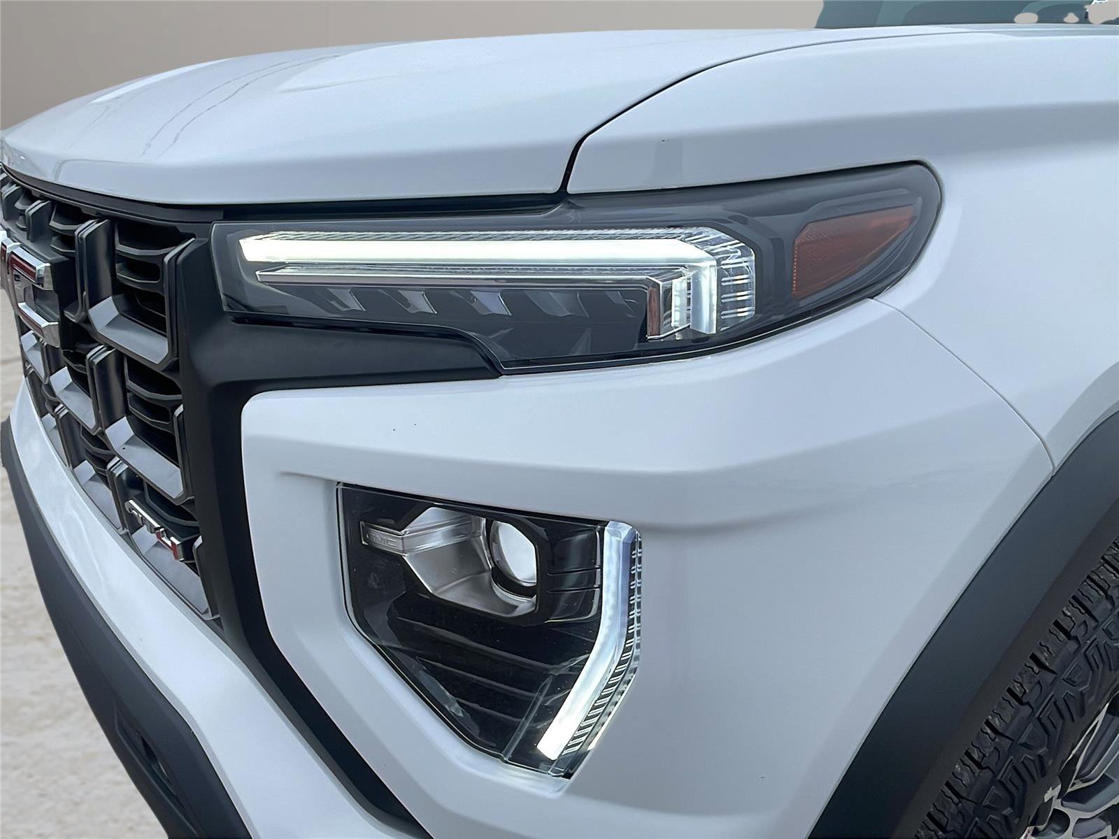 Used 2023 GMC Canyon AT4 w/ AT4 Premium Package image 9