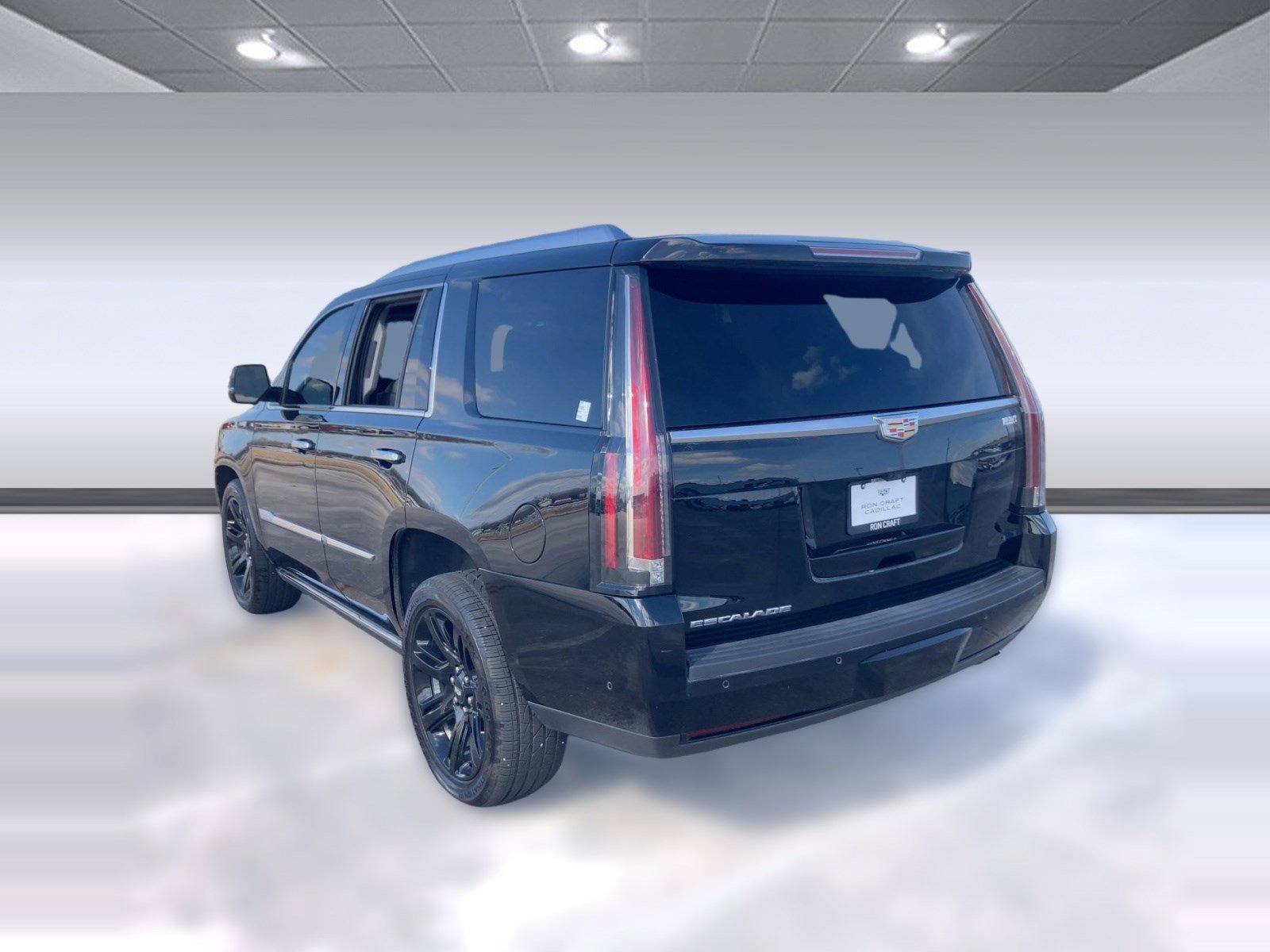 Used 2019 Cadillac Escalade Premium Luxury image 3