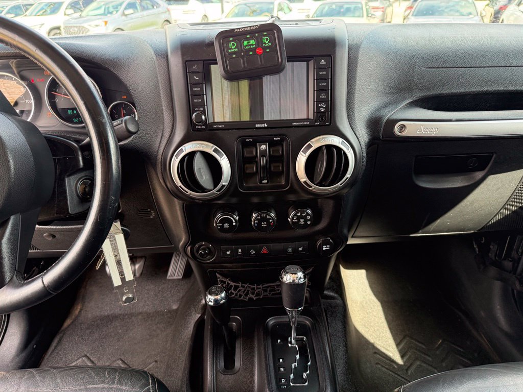 Used 2015 Jeep Wrangler Unlimited Rubicon w/ Connectivity Group AWD/4WD image 14
