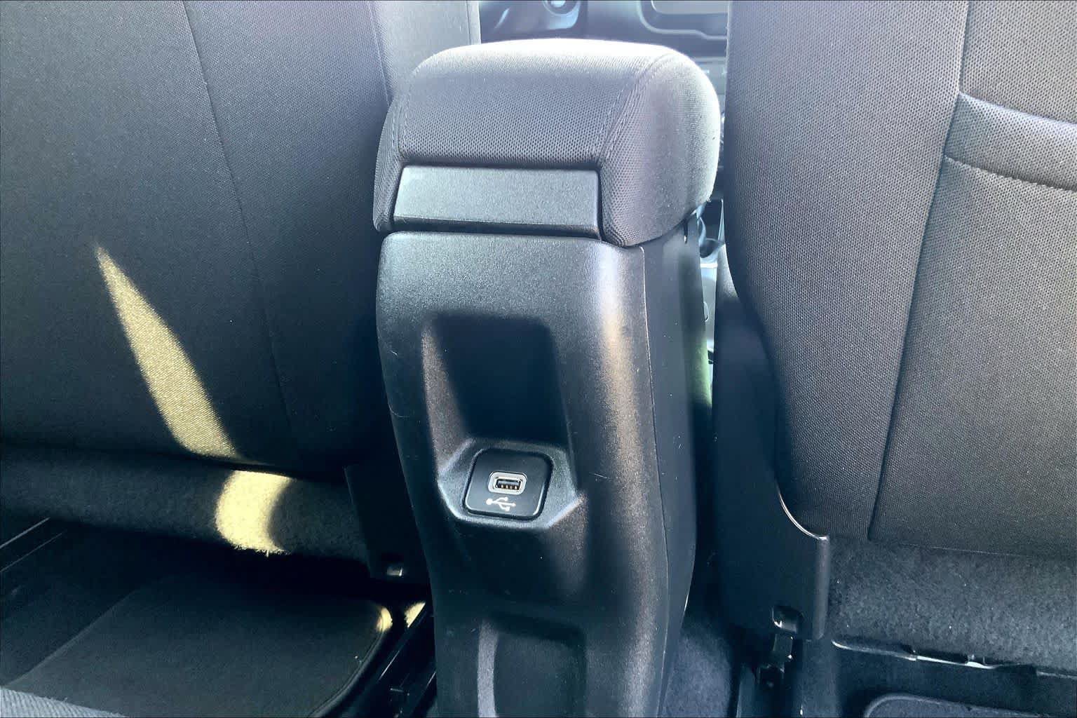 Used 2018 Jeep Renegade Latitude FWD image 36