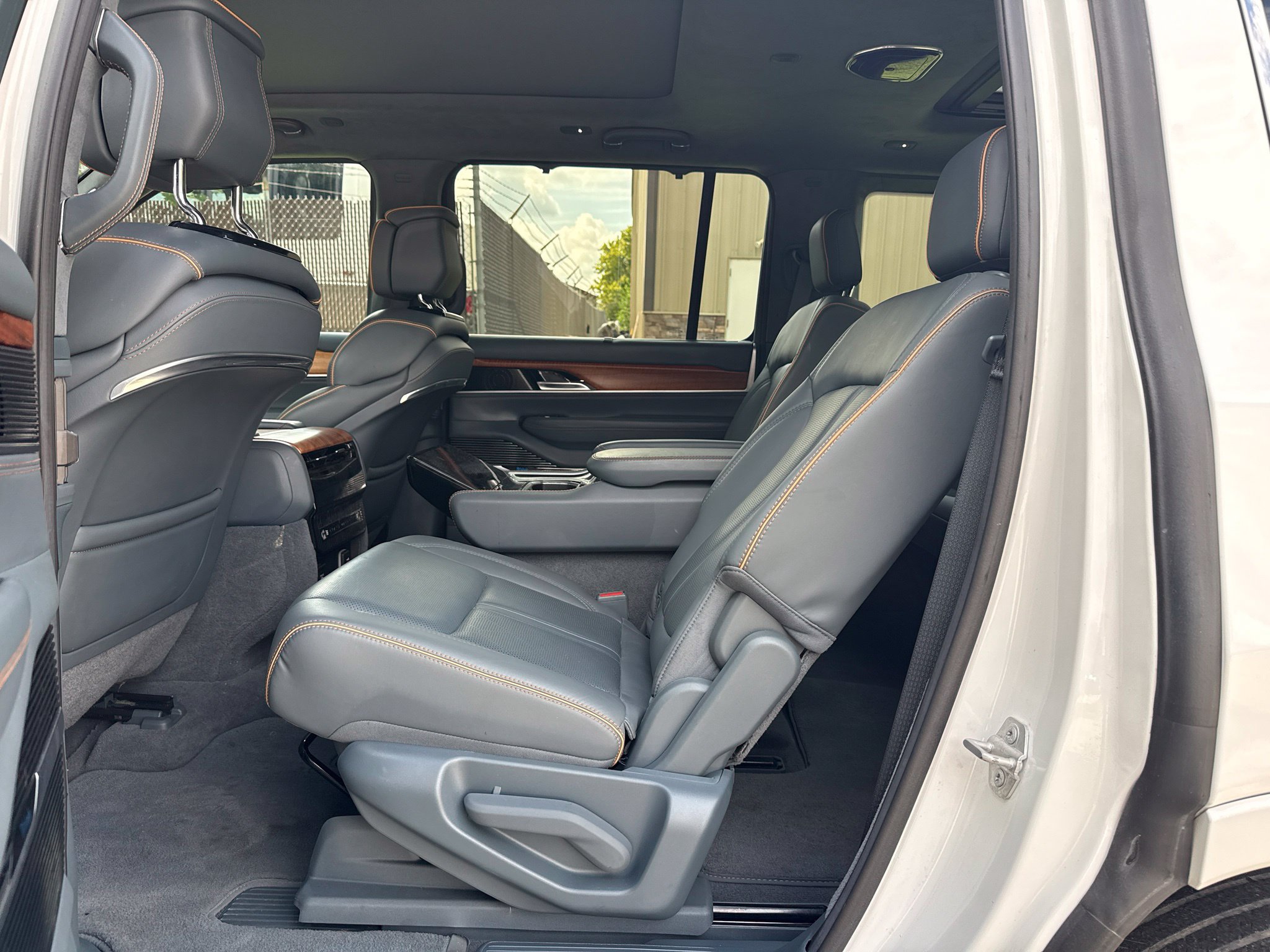 Used 2022 Jeep Grand Wagoneer Series II w/ Convenience Group III AWD/4WD image 15
