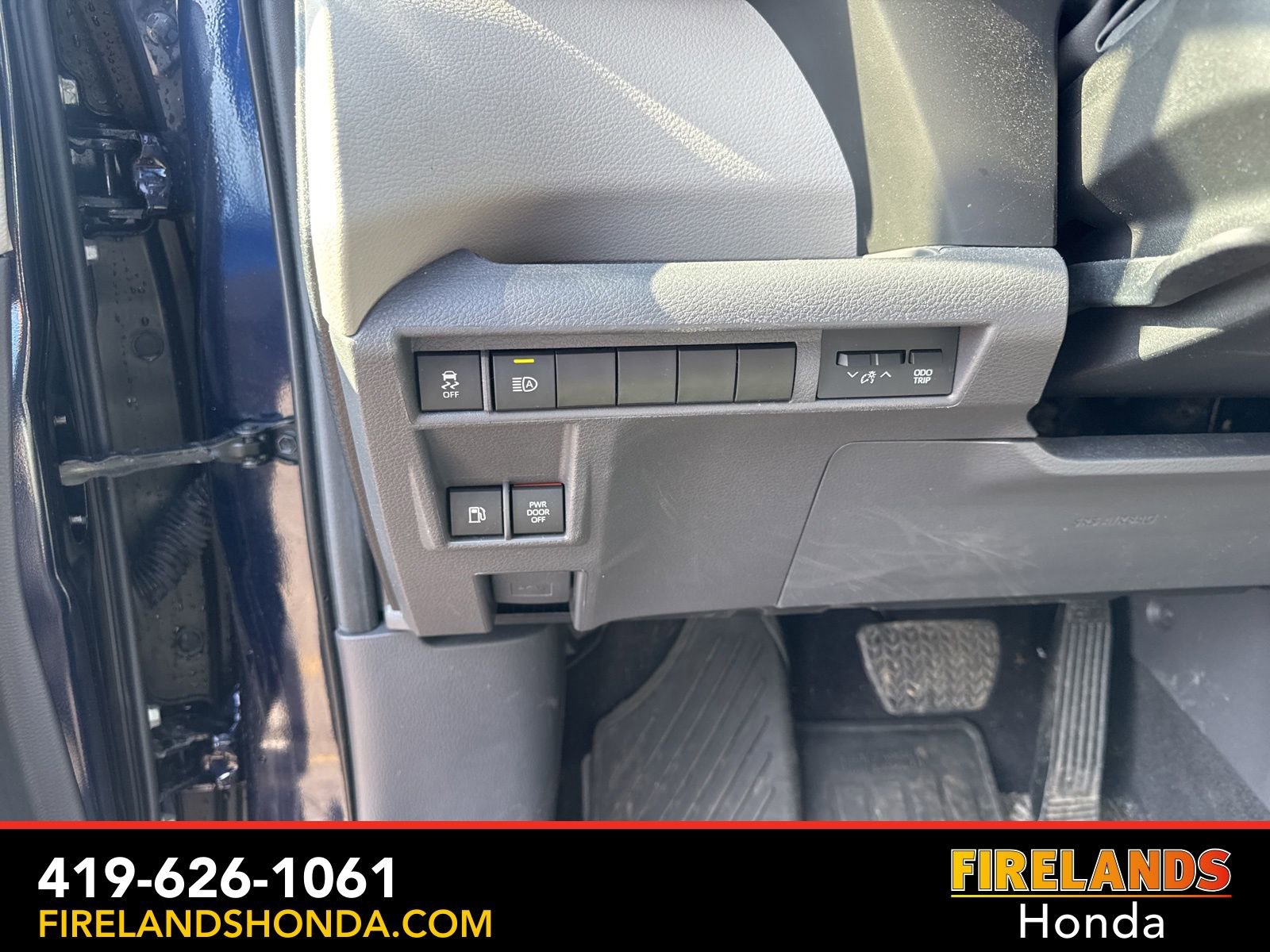 Used 2024 Toyota Sienna XLE image 17