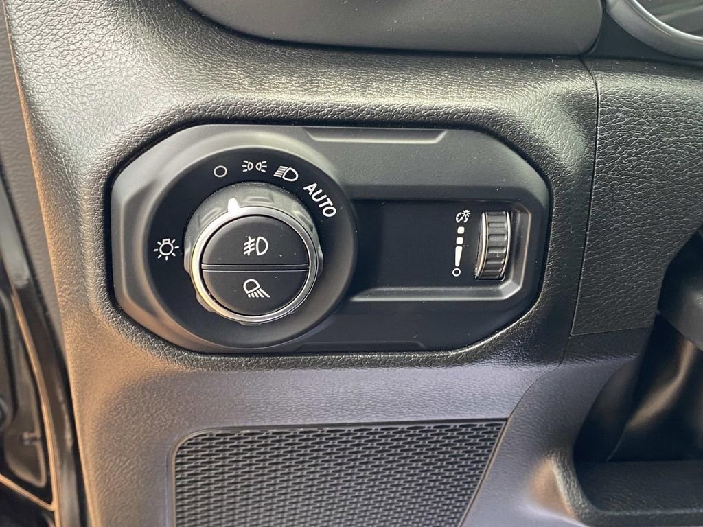 Used 2023 Jeep Gladiator Sport image 18