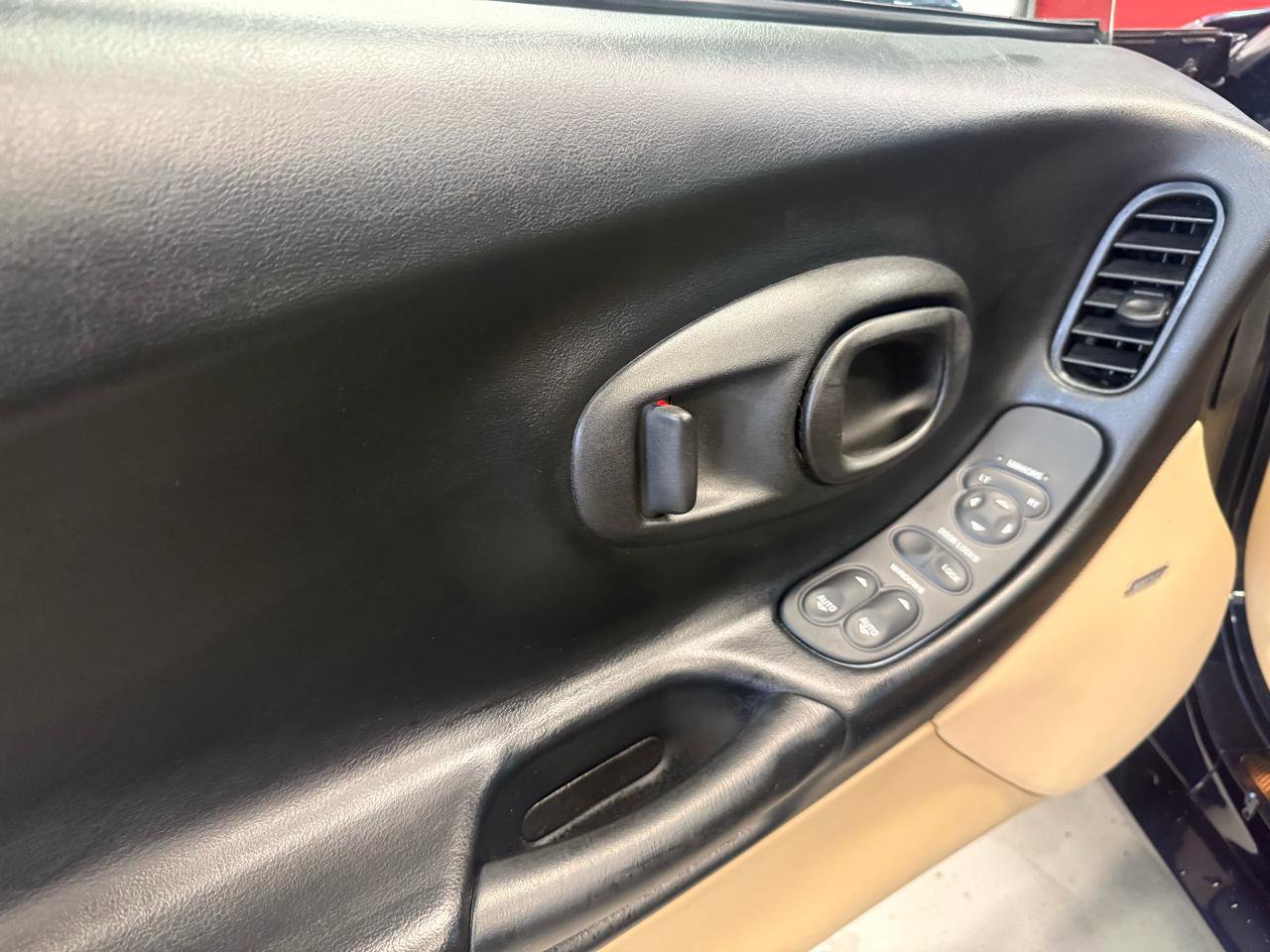 Used 2000 Chevrolet Corvette Convertible image 33