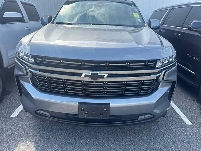 Used 2022 Chevrolet Suburban RST w/ Sport Performance Package AWD/4WD image 3