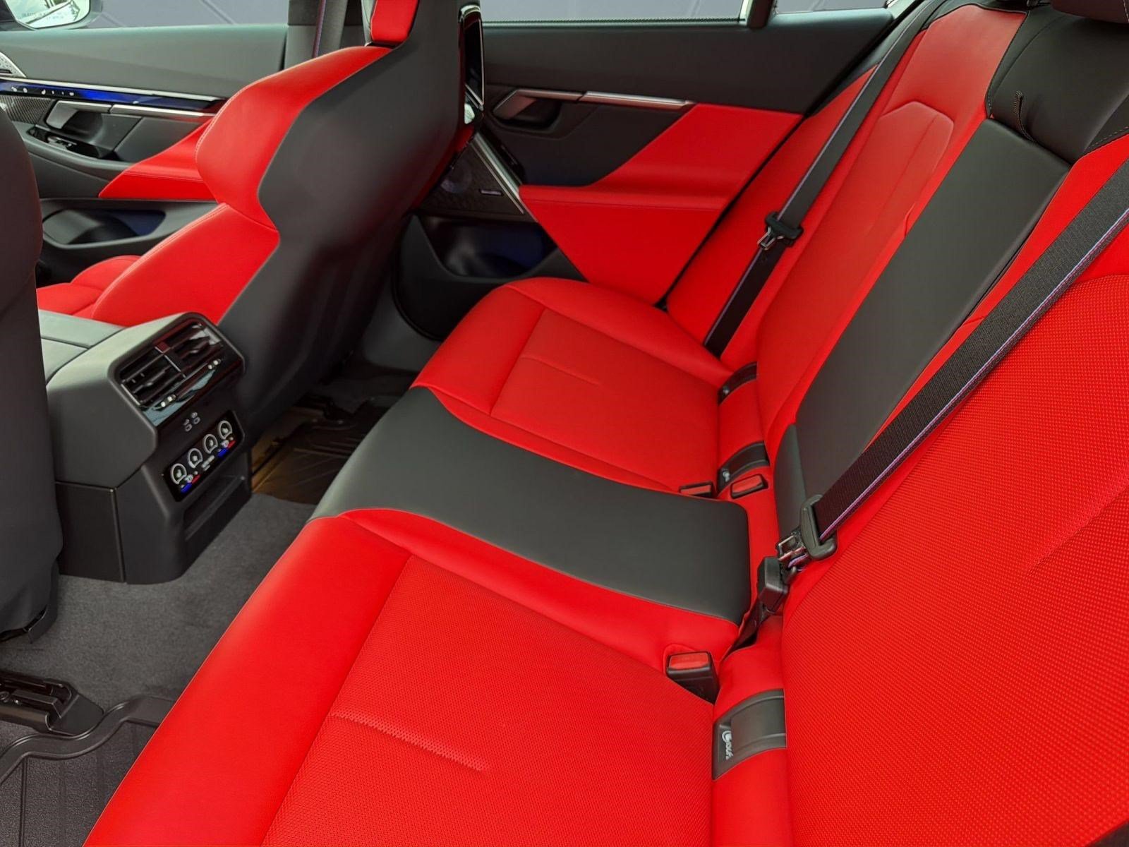 New 2027 BMW M5 w/ Executive Package AWD/4WD image 23