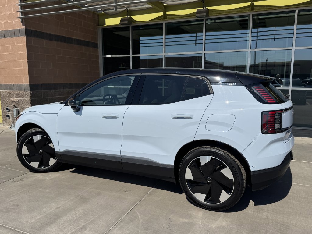 Used 2025 Volvo EX30 Ultra image 5