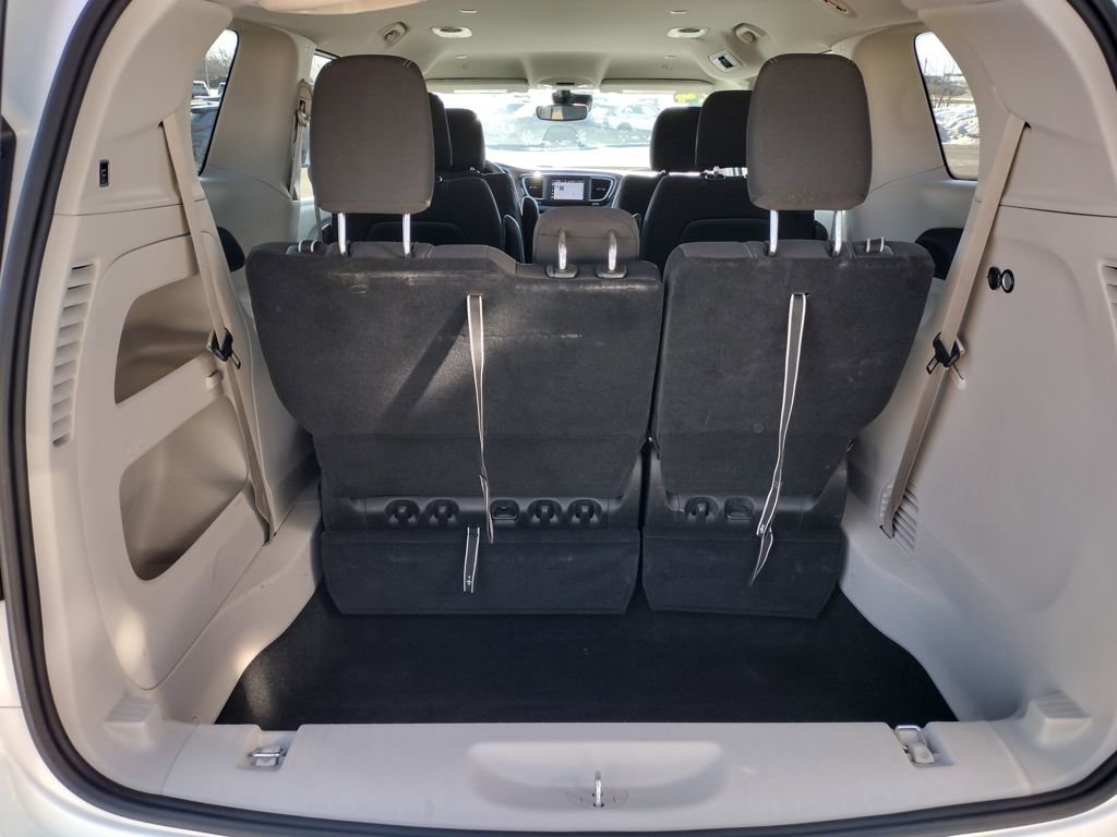 Used 2024 Chrysler Voyager LX image 10