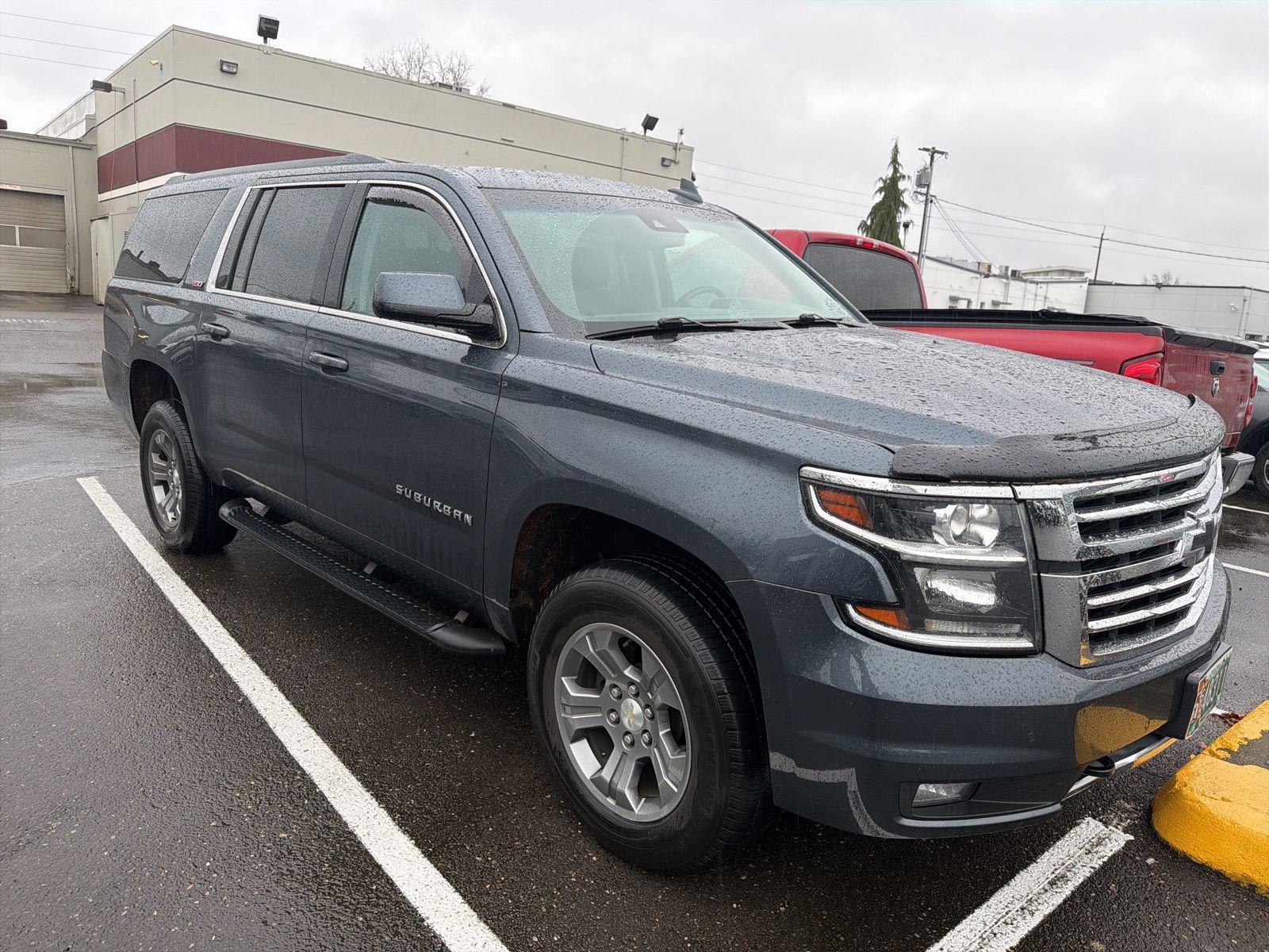 Used 2020 Chevrolet Suburban LT w/ Luxury Package image 2