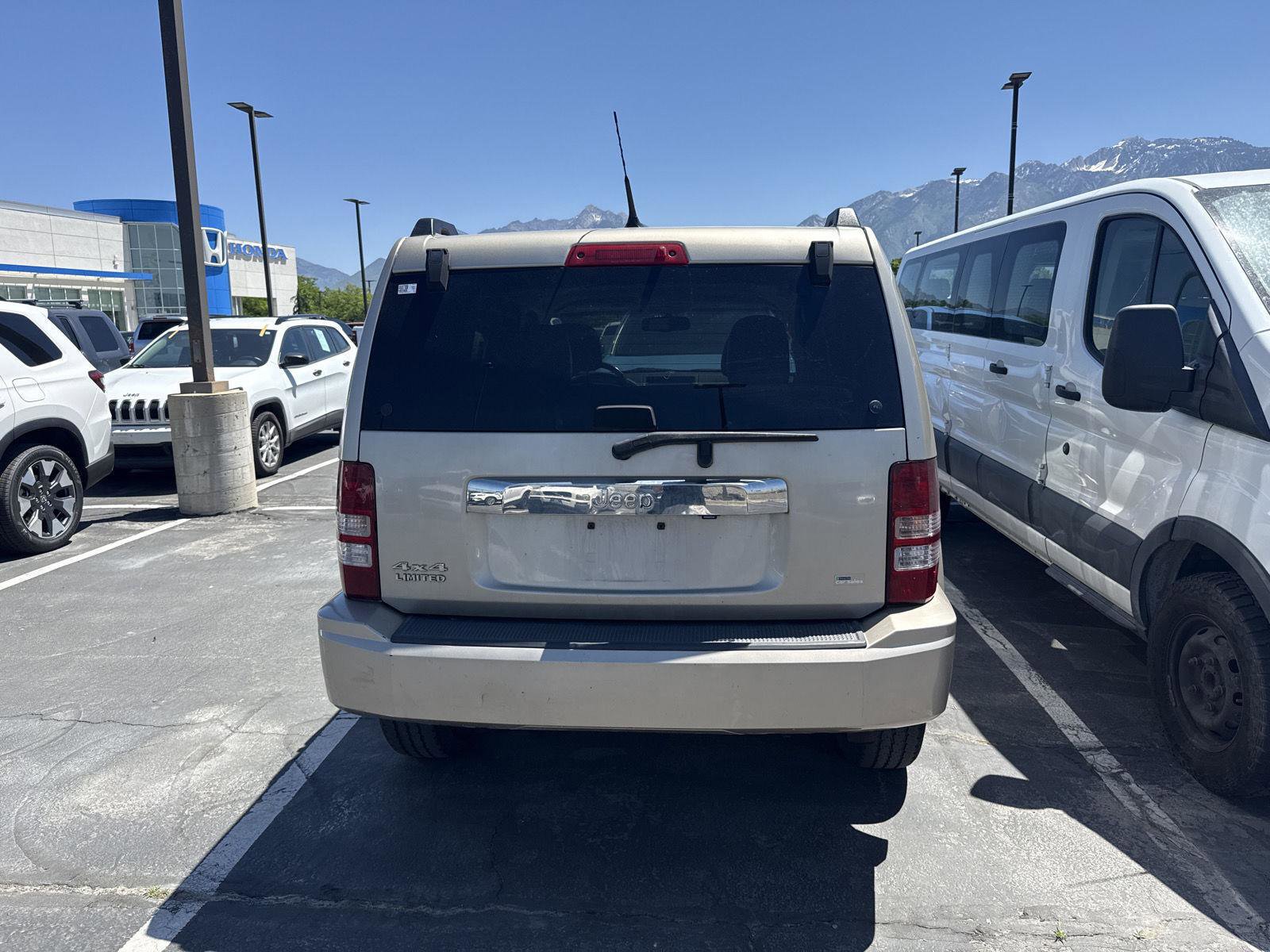 Used 2011 Jeep Liberty Limited AWD/4WD image 3
