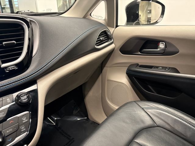 Used 2021 Chrysler Pacifica Touring-L image 22