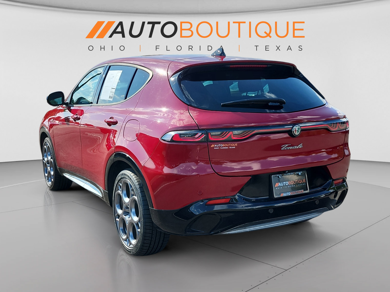 Used 2024 Alfa Romeo Tonale Ti w/ Premium Interior Package AWD/4WD image 3
