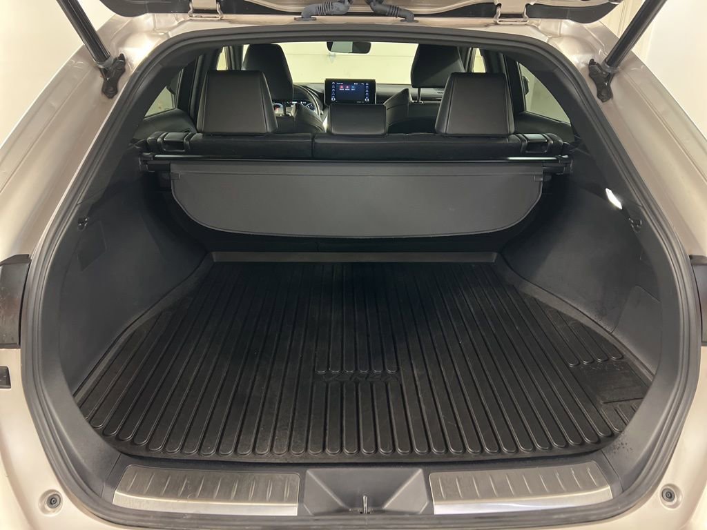 Used 2022 Toyota Venza XLE image 33