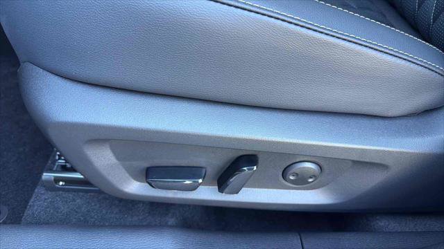 New 2025 Mitsubishi Outlander SEL image 16