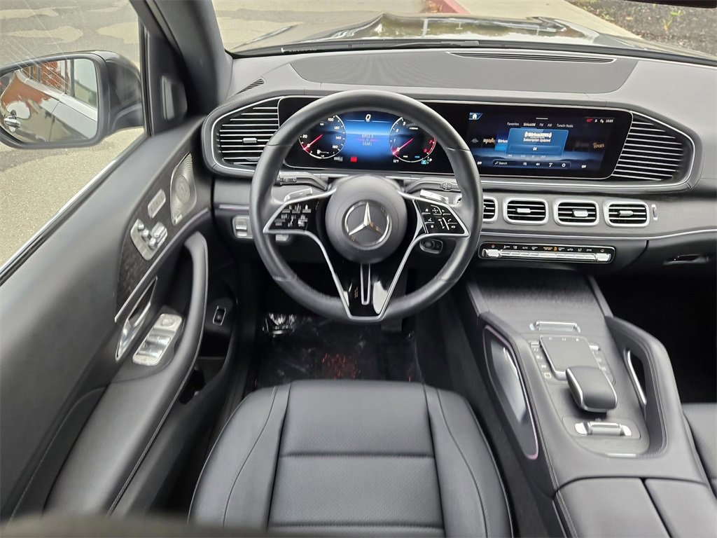 Used 2025 Mercedes-Benz GLS 450 4MATIC image 13