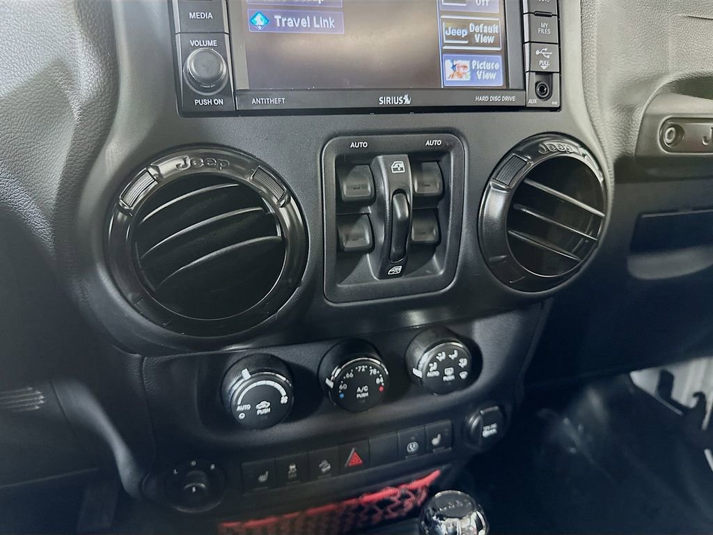 Used 2017 Jeep Wrangler Unlimited Rubicon AWD/4WD image 16