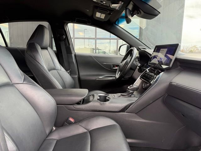 Used 2023 Toyota Venza XLE image 10