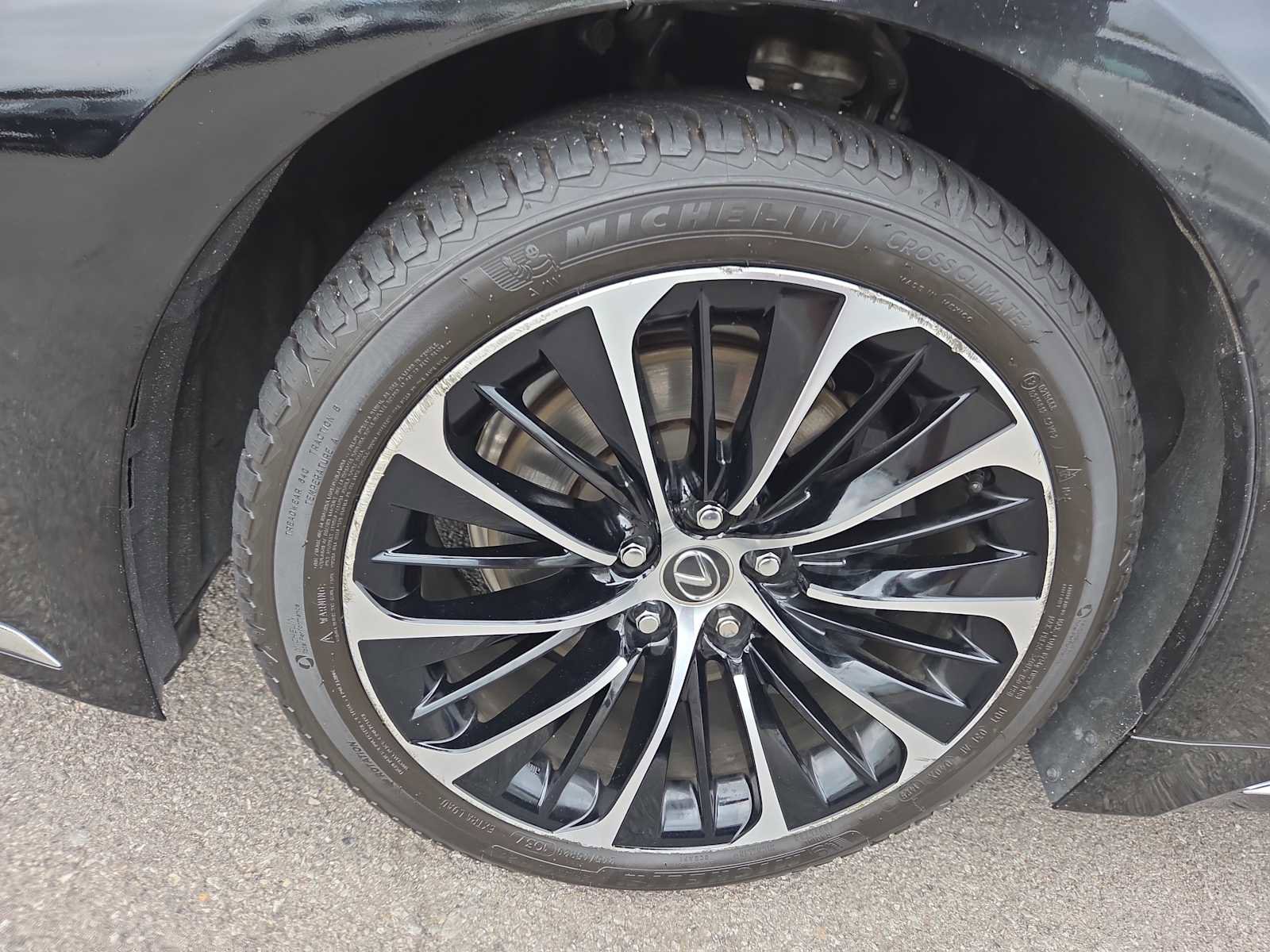 Used 2023 Lexus LS 500 AWD w/ Luxury Package image 8