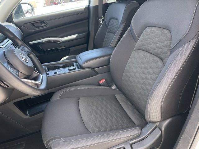 Used 2024 Nissan Pathfinder S AWD/4WD image 11