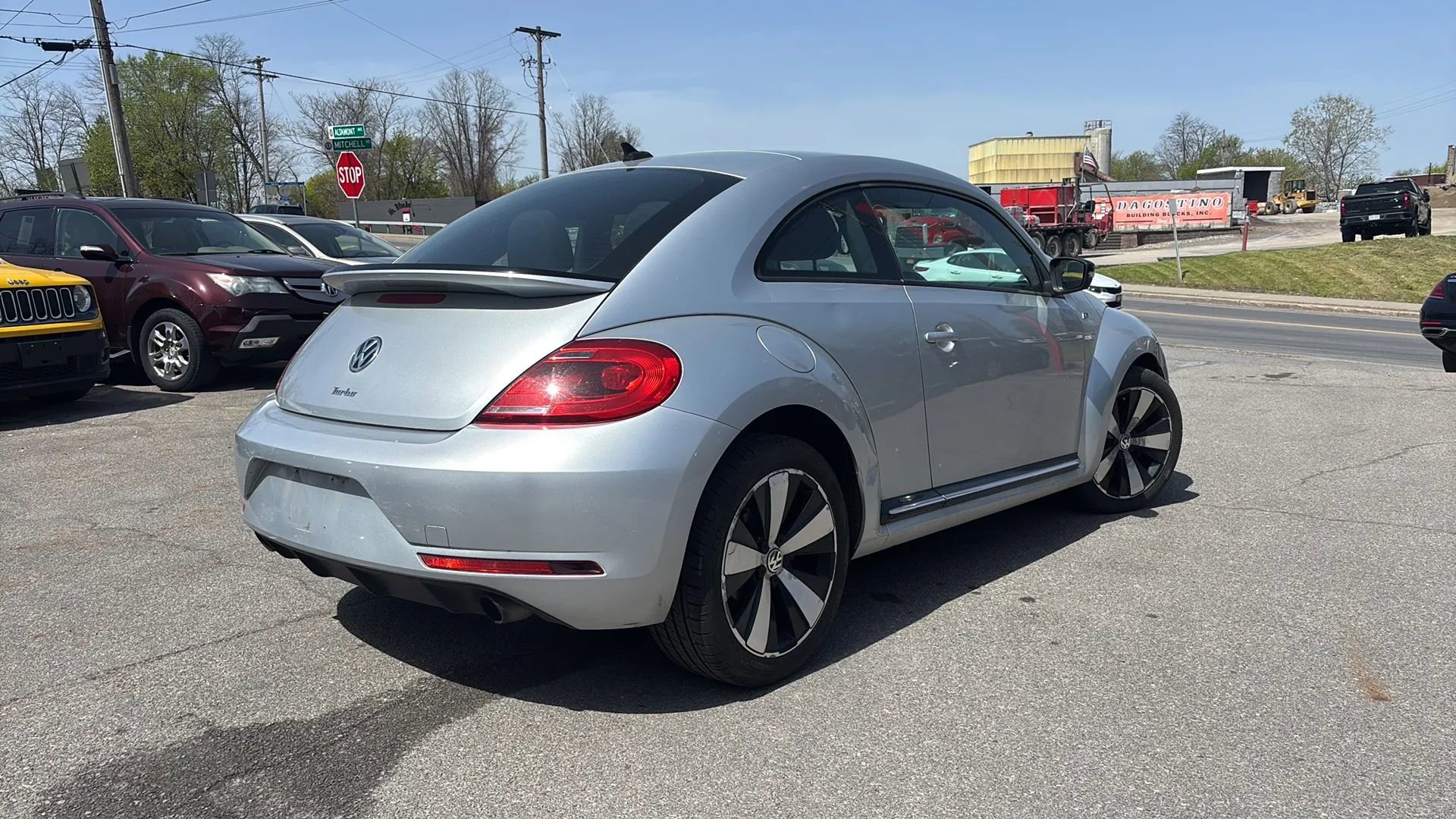 Used 2014 Volkswagen Beetle R-Line image 35